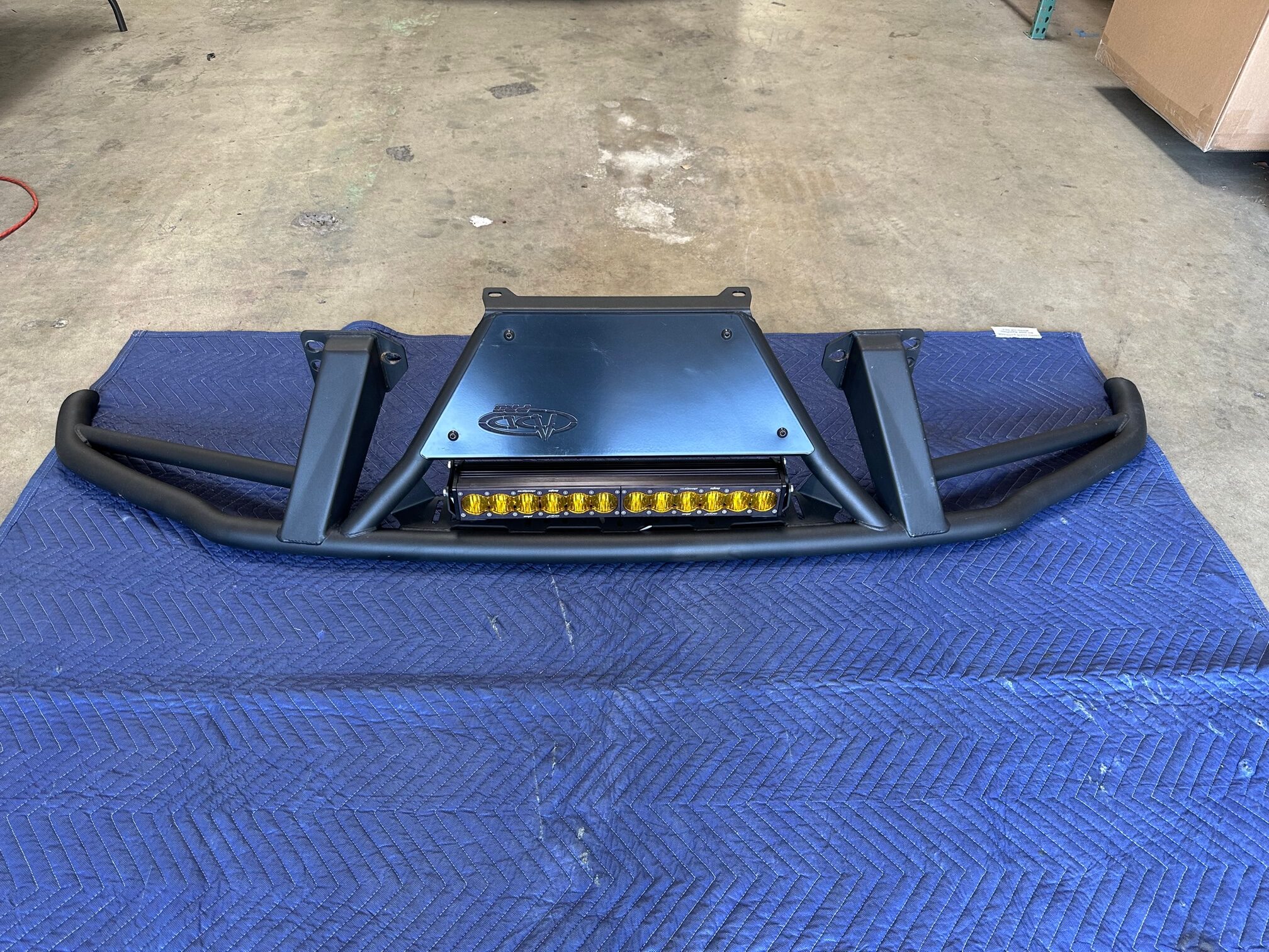 ドルトムント　トリプルAuto Tarmac Works 1:64 Toyota Sprinter Trueno AE86 Widebody TRD